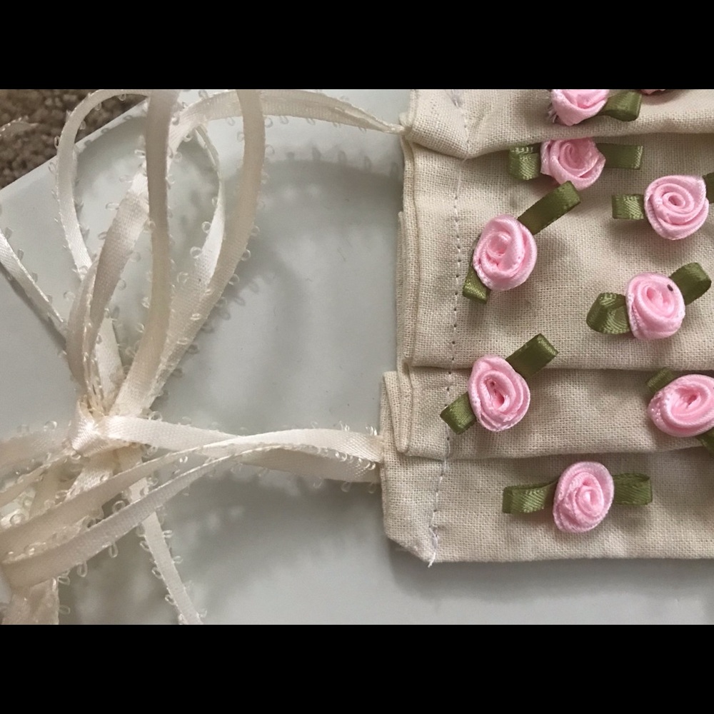 Beautiful rose face mask - Picture 2 of 5